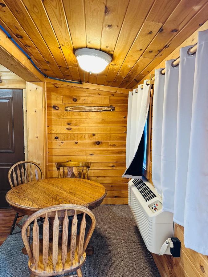 Country Cabins Hotel Chariton Eksteriør billede